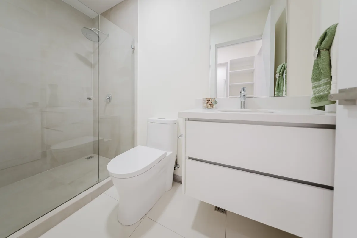 Baños y closet · 24